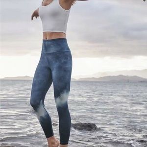 Elation Watercolor Stripe 7/8 Tight blue small